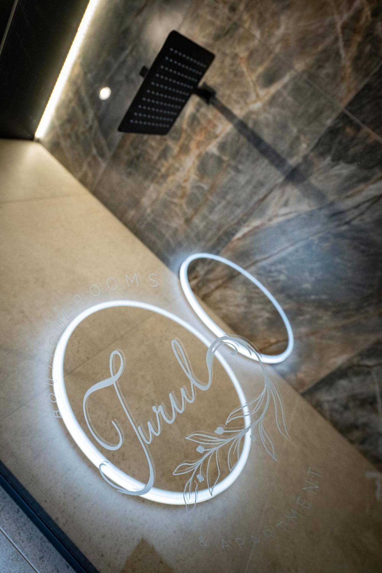 Turul Boutique Rooms & Apartment Szarvas Bagian luar foto