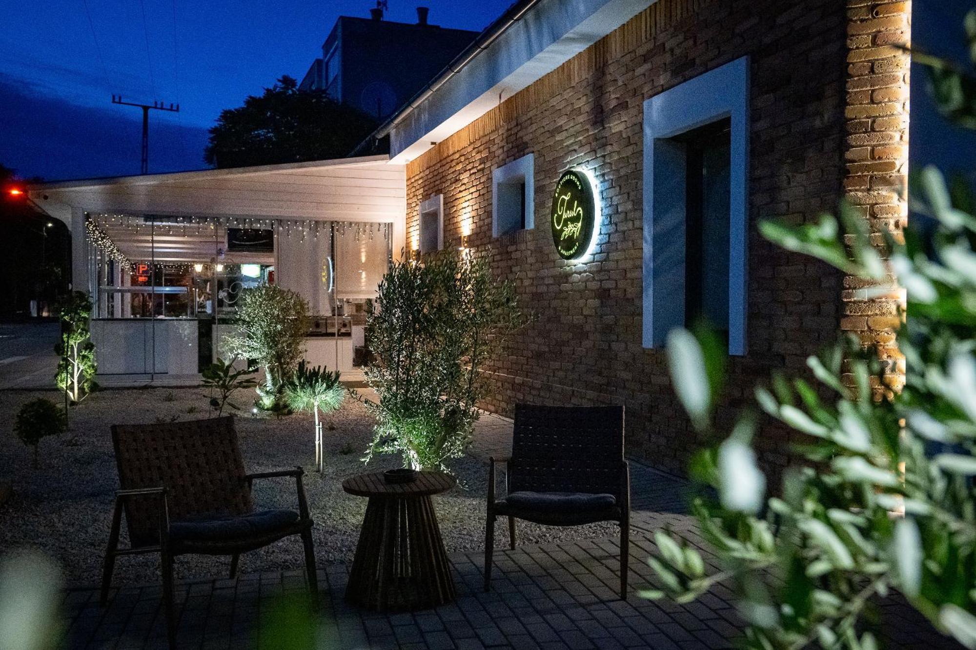 Turul Boutique Rooms & Apartment Szarvas Bagian luar foto